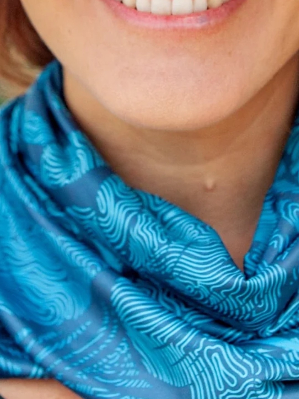 RIPSKIRTHAWAII Sunscarf In Maui Moon Light - Picture 7 of 11